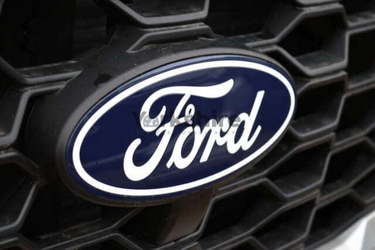 This is the Transit 320 Custom L1H1 DCiV Sport Hybrid vehicle.